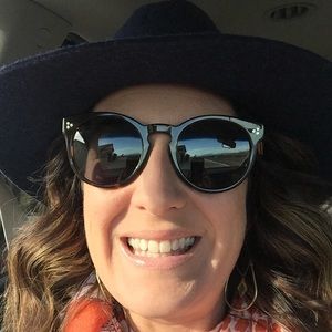 Meet your Posher, Lisa